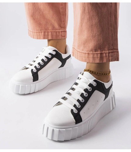 Moteriški medžiaginiai kedai balti ant platformos