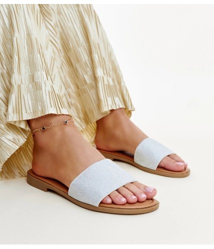 Moteriškos medžiaginės šlepetės sidabrinės plokščiu paviršiumi