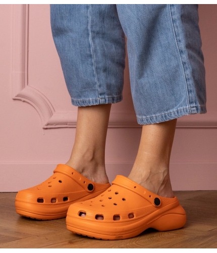 Moteriškos guminės šlepetės oranžinės ant platformos